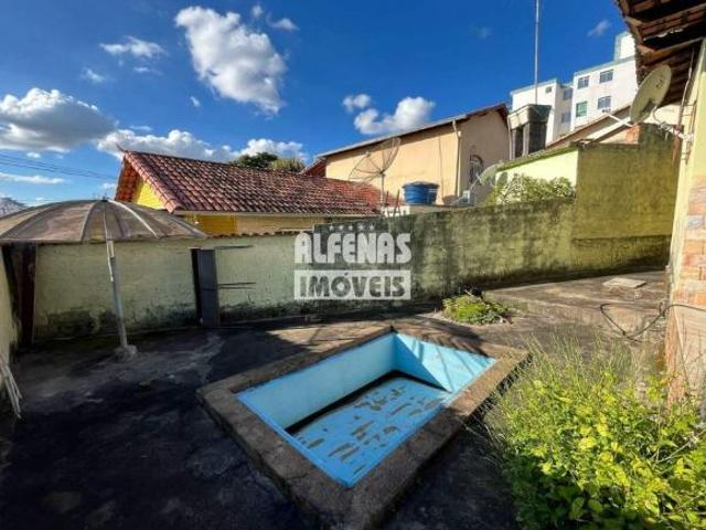 Casa à venda 4 quartos no Bairro Inconfidentes