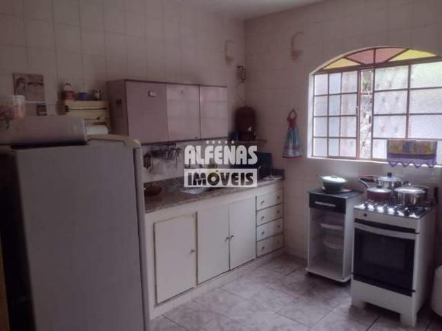 Casa à venda 4 quartos no Bairro Lindéia