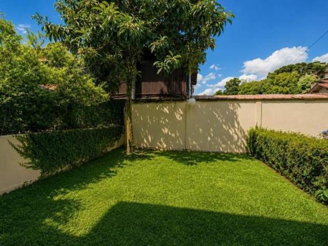CASA À VENDA 4 QUARTOS PERTO DA RUA COBERTA