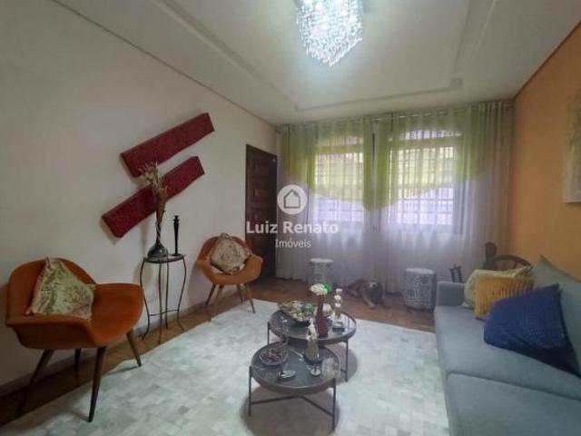 Casa à venda 5 quartos 1 suíte 2 vagas Colégio Batista