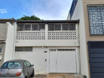 CASA À VENDA 707 SUL