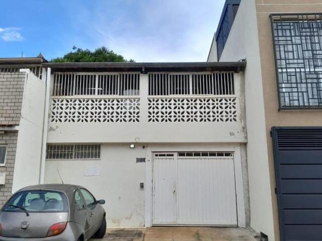 CASA À VENDA 707 SUL
