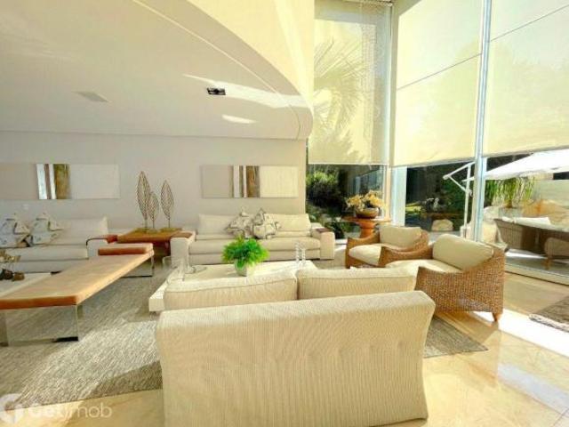 Casa à venda, 700M² de área construída, 1000M² de área de terreno no Residencial