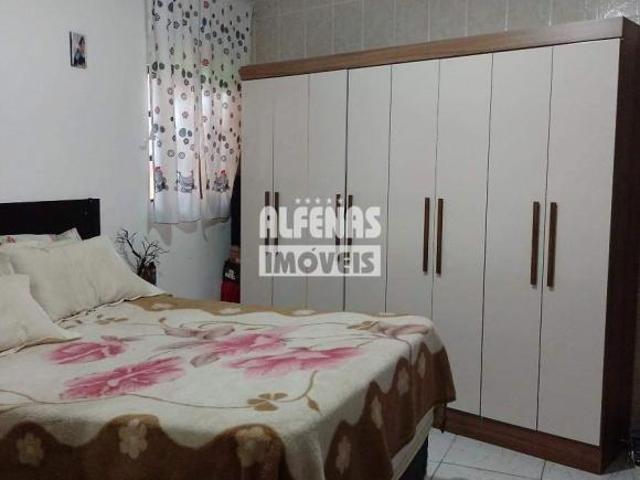 Casa à venda 8 quartos no Bairro Lindéia