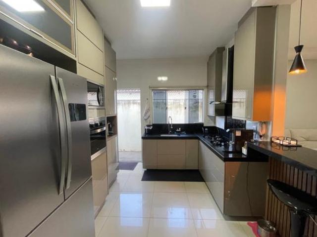 CASA À VENDA COM ÓTIMA LOCALIZAÇÃO NO BAIRRO DONA DIVA EM PATROCÍNIO MG