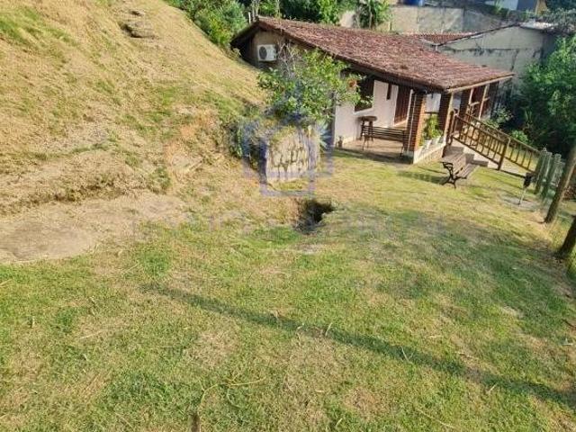 CASA À VENDA COM AMPLO TERRENO NO ILHOTE EM ILHABELA SP