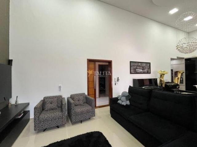 Casa à venda com área de lazer completa e em condomínio Laranjal Paulista