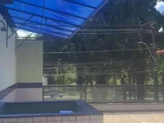 CASA Á VENDA COM EXCELENTE LOCALIZAÇÃO!