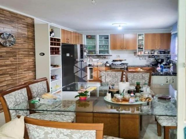 casa à venda com pátio 3 dormitórios semimobiliada, suíte, 4 vagas, no centro de Alvorada