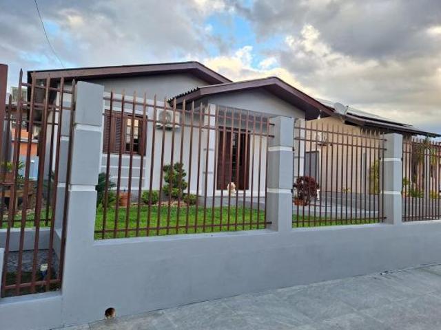 Casa à venda com piscina em Igrejinha