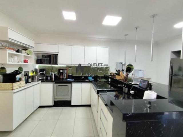 Casa a Venda com Piscina em Paulinia SP