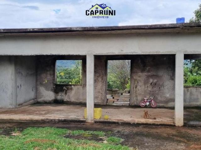 Casa á venda com piscina no Calafate 453m² de terreno em Passa Tempo/MG