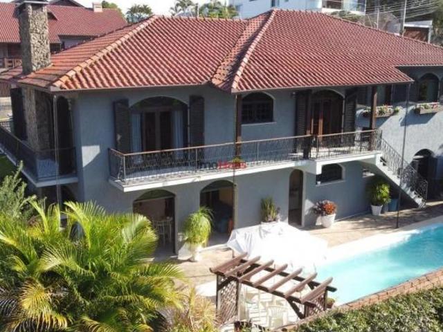 Casa a venda com quatro dormitórios no Bairro Bom Pastor em Igrejinha