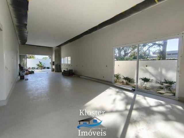 Casa à venda com suite e Piscina no Atami Norte