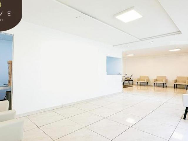 Casa à venda com terreno amplo, ideal para uso comercial ou residencial, na divisa com o Bigorrilho