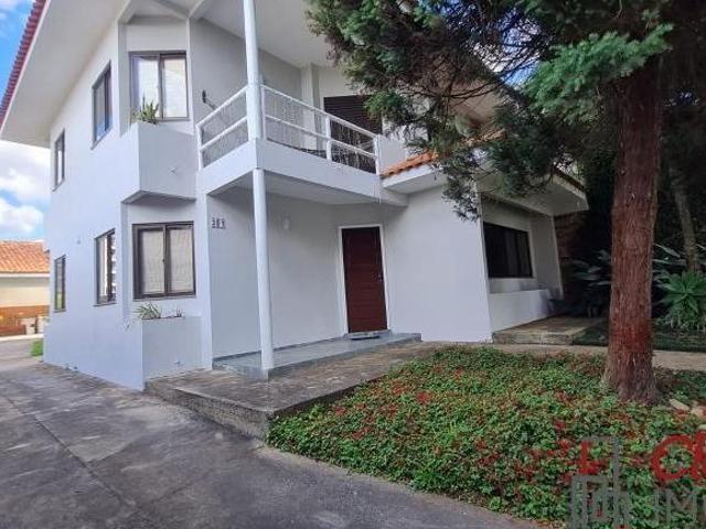 casa a venda com terreno perto do Shopping São José com amplo terreno e edícula. Sobrado a venda no