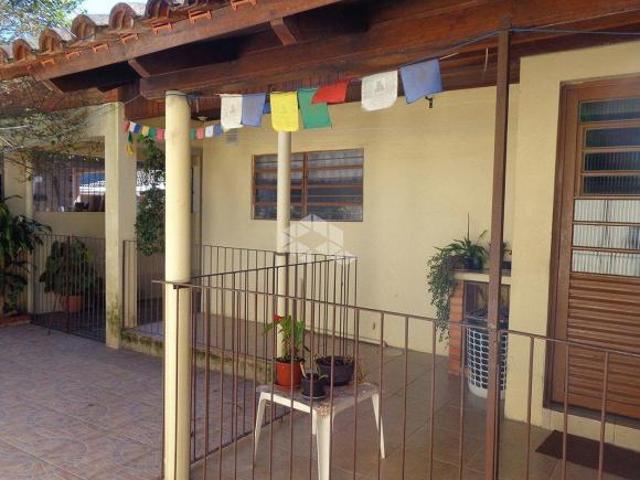 Casa à venda com 04 quartos sendo 01 suíte na rua Cirino Prunes no bairro Espirito Santo em Porto Al