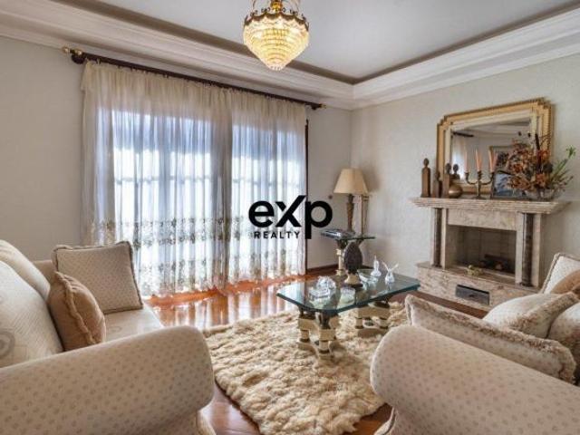 Casa à venda com 04 suites próxima oa colégio Porto Seguro em Valinhos/SP