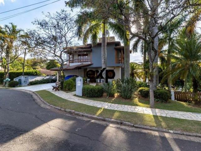 Casa à venda com 04 suites próxima oa colégio Porto Seguro em Valinhos/SP