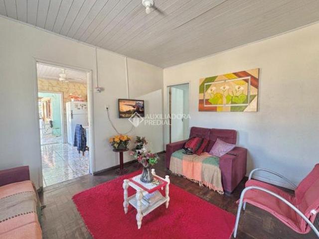 Casa á venda com 02 quartos em amplo terreno com garagem para 02 carros!