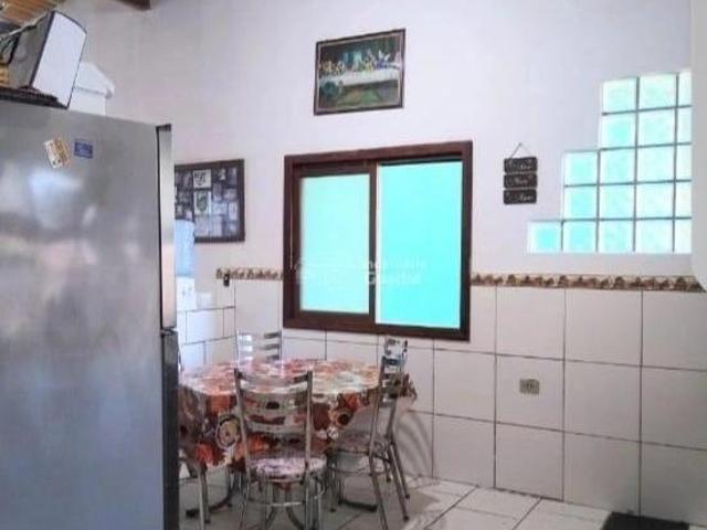 Casa a venda com 03 domitórios