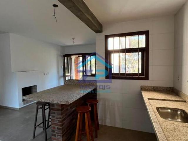 Casa à venda com 03 dormitórios Baln. Atlântico
