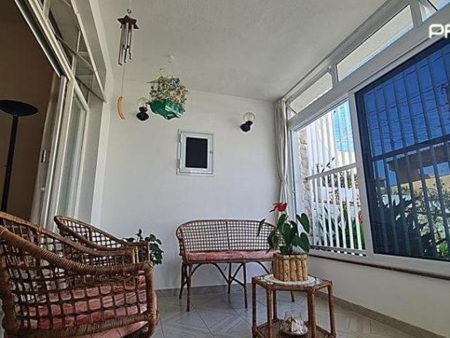 CASA À VENDA COM 03 DORMITÓRIOS, 04 VAGAS NA GARAGEM E EDÍCULA, NO JARDIM CICA JUNDIAÍ/SP