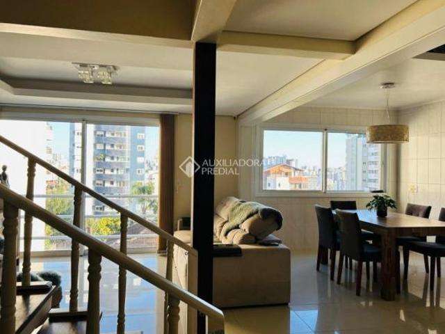 Casa à venda com 03 quartos no bairro Madureira próximo ao hospital Virvi Ramos