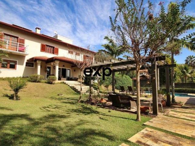 Casa à venda com 03 quartos sendo 03 suites, ao lado do Colégio Porto Seguro em Valinhos/SP