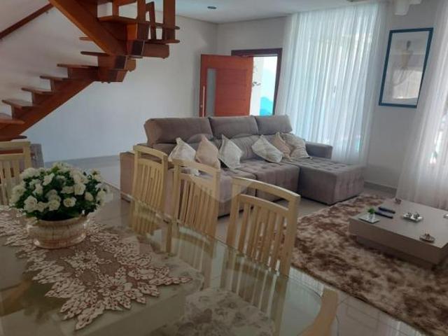 Casa à venda com 03 suítes, piscina no bairro Água Branca