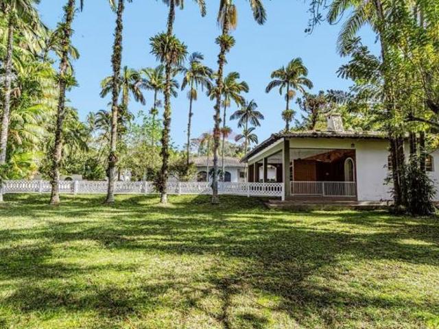 Casa à venda com 144m², 4 quartos, piscina, 6 vagas e terreno com 3422 por R$ 4.400.000,00 Paranag