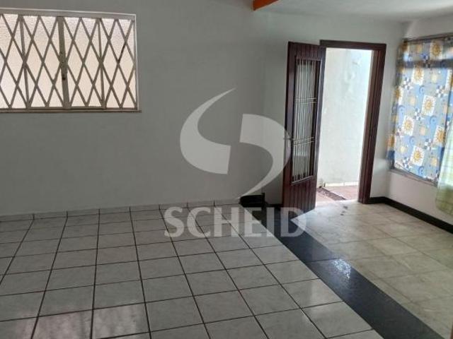 Casa à venda com 184m², 5 quartos e 4 vagas no Jardim Oriental