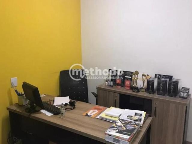 Casa a venda com 11 salas, copa, 3 banheiros e edícula com 1 quarto, cozinha e banheiro, 258 m² Ca