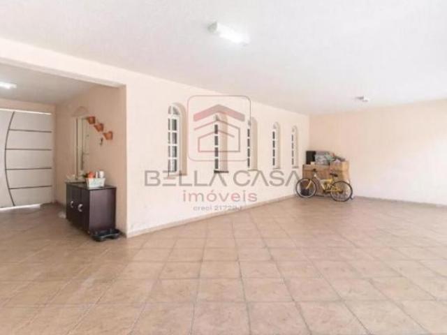 Casa à venda com 250m², 3 quartos e 6 vagas