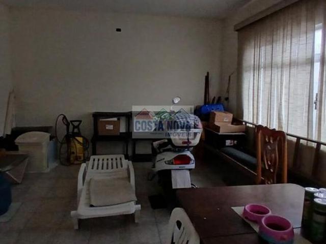 Casa à venda com 267m², 4 quartos, 3 salas, 1 cozinha, 2 vagas á 8min da praia em São Vicente