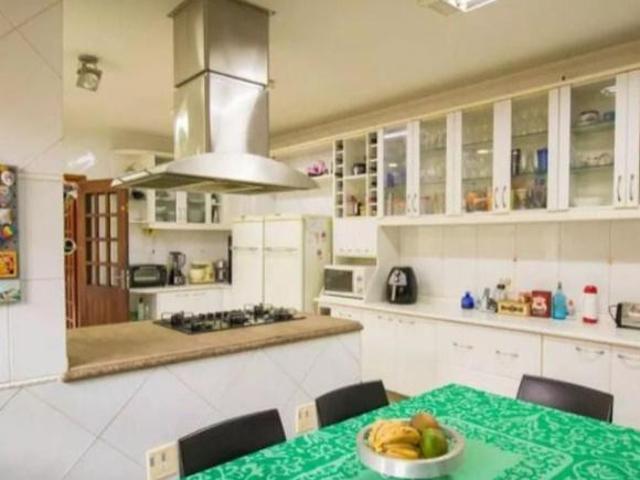 Casa à venda com 286m², 4 quartos e 5 vagas