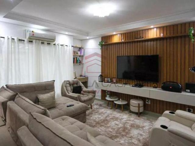 Casa à venda com 200m2, 3 quartos e 2 vagas