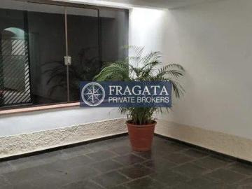 Casa a Venda com 202 m², 3 Quartos sendo 3 suites, 2 vagas de garagem