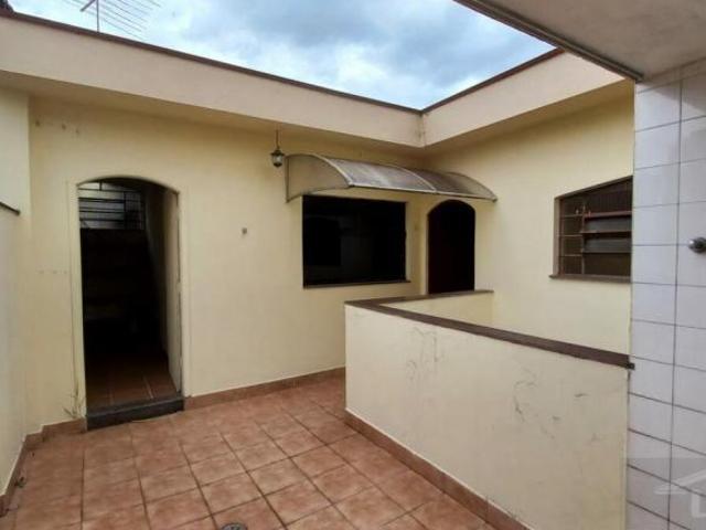 CASA A VENDA COM 223 M² 2 QUARTOS E 2 VAGAS