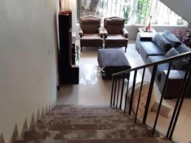 Casa à venda com 232m², 3 quartos e 3 vagas