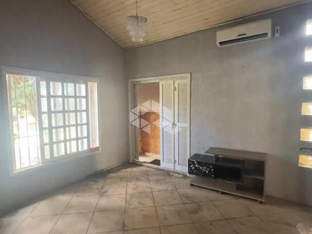 Casa à venda, com 2 dormitórios, no bairro Coronel Nassuca em Guaíba RS