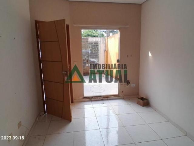 CASA A VENDA COM 2 DORMITORIOS NA REGIÃO LESTE