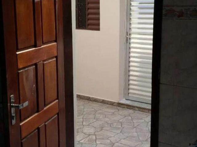 Casa à Venda com 2 Dorms, Quintal e 2 Vagas | Frente Livre