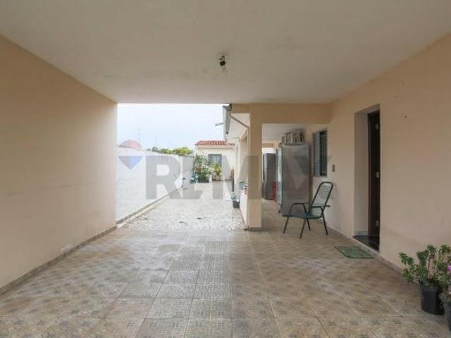 Casa à venda com 2 quartos, amplo terreno, Edícula e Garagem para 6 Veículos na Villa Trujillo Sor