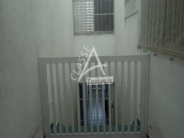Casa à venda com 2 quartos, churrasqueira e duas garagens no Parque das Américas