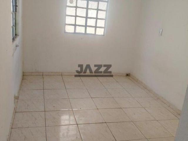 Casa à Venda com 2 Quartos e Terreno Amplo de 285m² no Jardim Santarém São José dos Campos SP