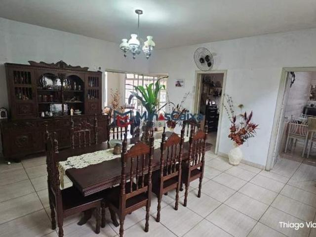 CASA A VENDA COM 375M2 DE 3 QUARTOS, VARANDA E 2 VAGAS DE GARAGEM NO SÃO JOSÉ!