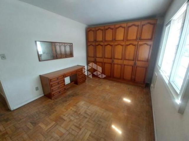 Casa à venda com 3 dormitórios, 1 vaga garagem, com amplo salão no térreo para uso comercial