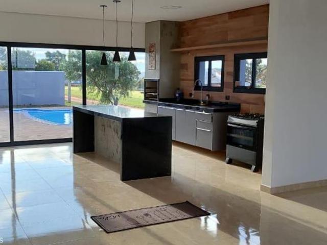 Casa à venda com 3 dormitórios e 1 piscina em condomínio na cidade de Itaí