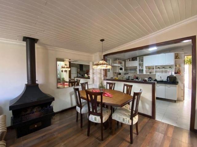 Casa a venda com 3 dormitórios e pátio amplo no arroio grande!